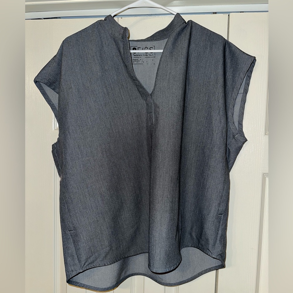 Rafaela Figs Scrub Top-Grey